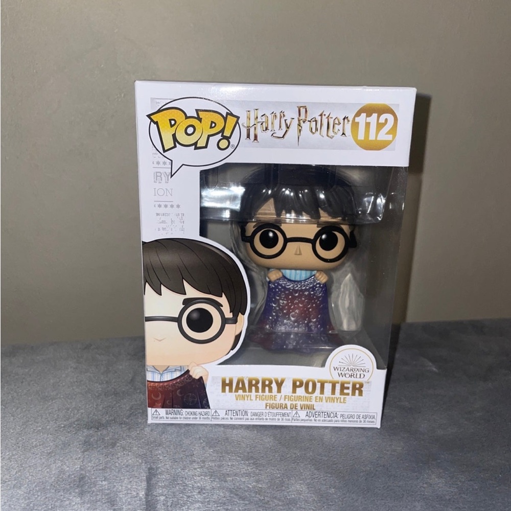 Funko Pop 112 Harry Potter with invisibility cloak